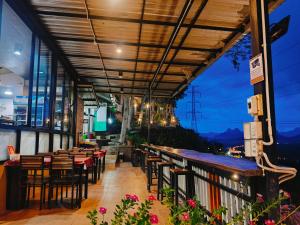 Restaurace v ubytování Doisky Phangnga