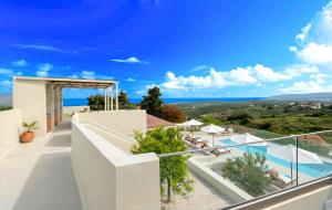 a villa with a view of the ocean at Soluna Villa in Kournás