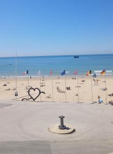 Afbeelding uit fotogalerij van CAMPING DU PHARE d OPALE MOBILE HOME J10 in Le Portel