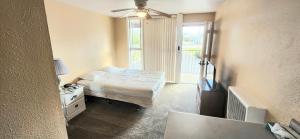 a small room with a bed and a window at Twin Lakes Inn in Bull Shoals +53 photos