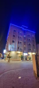 Budova, kde se apartmán nachází + 2 fotografie