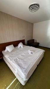 a bedroom with a large bed with white sheets at Apartmány Timea B 201 in Veľká Lomnica
