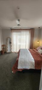 Postel nebo postele na pokoji v ubytování Relaxing Home Close 2 Beach With Spa - Pool Nov!