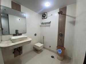 Koupelna v ubytování Hotel Shivdev International 2 Min Walk From Near New Delhi Railway Station