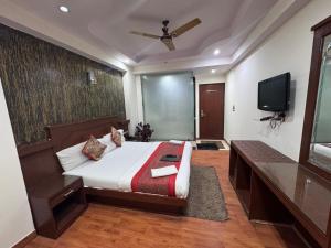 Postel nebo postele na pokoji v ubytování Hotel Shivdev International 2 Min Walk From Near New Delhi Railway Station