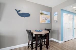 a dining room with a table and chairs at Harbor Hideaway 1 Block to Beach AC in Hampton