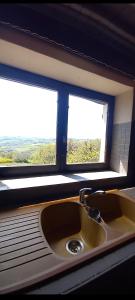 Fotografie z fotogalerie ubytování La croix des Landes gîte ou chambre d'hôte avec piscine à Chouvigny v destinaci Chouvigny