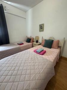Postel nebo postele na pokoji v ubytování Lindo y acogedor Apartamento Grao Playa Gandia piso 5to sin ascensor