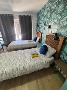 Postel nebo postele na pokoji v ubytování Lindo y acogedor Apartamento Grao Playa Gandia piso 5to sin ascensor