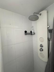 Koupelna v ubytování Lindo y acogedor Apartamento Grao Playa Gandia piso 5to sin ascensor