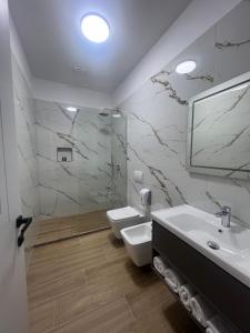 Koupelna v ubytování Skanderbeg Hotel