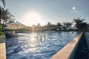 Bazén v ubytování Ocean Sun Pool Villas Resort Cam Ranh nebo v jeho okolí