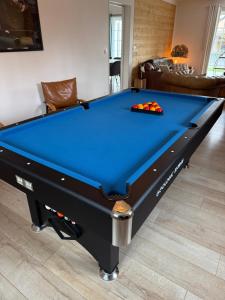 Imagen de la galería de Capsule villa champêtre piscine billard, en Ferrière-la-Grande