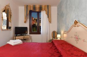 Telewizja i/lub zestaw kina domowego w obiekcie Locanda Casa Martini