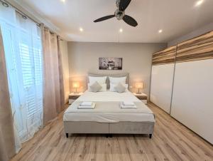 Postel nebo postele na pokoji v ubytování Villa Kora - luxury holiday Apartments
