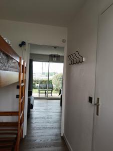 a hallway with a room with a bed and a door at Cook appartement in Étel +10 photos