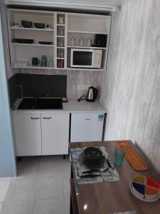 Kuchyň nebo kuchyňský kout v ubytování la clef des champs + 10 fotografií