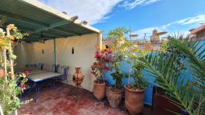 Riad Sesame tesisinde bir balkon veya teras