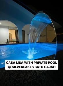 Bazén v ubytování Casa Lisa private pool at Silverlakes Batu Gajah #guestmuslim nebo v jeho okolí