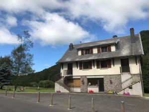 a house on the side of a road at Location de la cascade 8 personnes in Besse-et-Saint-Anastaise
