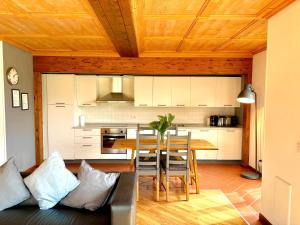 a kitchen and dining room with a table and a couch at Casa Lory in Bellagio