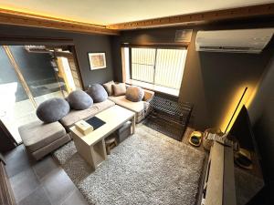 a living room with a couch and a table at ならまちヴィラ神奈寐 in Nara