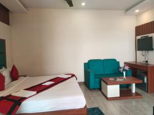 Postel nebo postele na pokoji v ubytování New Digha Royal SeaView