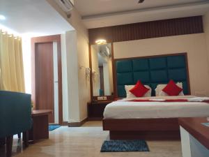 Postel nebo postele na pokoji v ubytování New Digha Royal SeaView