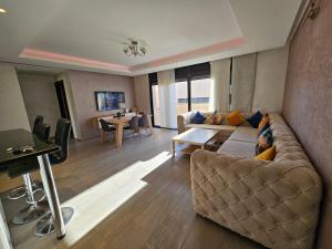 TV/trung tâm giải trí tại Elegant accommodation Taghazout Bay Tawenza Square