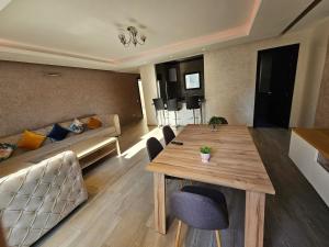 Khu vực ghế ngồi tại Elegant accommodation Taghazout Bay Tawenza Square