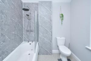 Et badeværelse på Broad House - By Sigma Stays + 34 billeder