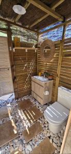 Koupelna v ubytování Romantic Glamping Bell tent with private unique bathroom