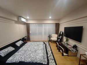TV a/nebo společenská místnost v ubytování Rooftop B&B