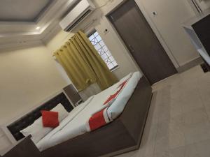 Postel nebo postele na pokoji v ubytování New Digha Royal SeaView
