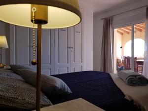 Letto o letti in una camera di CASA BELLE VUE sea view & private pool