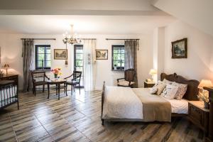 a bedroom with a bed and a dining room at Dom pod Skrzydłami in Gawliki Wielkie