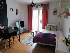 Ένα ή περισσότερα κρεβάτια σε δωμάτιο στο Aura Grand Apartament +37 φωτογραφίες