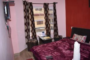 Ένα ή περισσότερα κρεβάτια σε δωμάτιο στο AbhiAak Regency Homestay