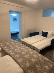 two beds in a hotel room with a mirror at Familie Moisil in Daun