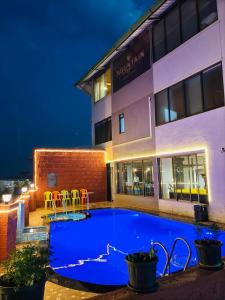Bazén v ubytování Mountain Breeze Resort, Mahabaleshwar nebo v jeho okolí