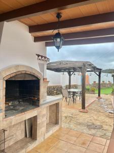 Patio lub wspólna przestrzeń na świeżym powietrzu w obiekcie Casa rural Villa Miradri