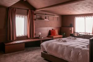 Postel nebo postele na pokoji v ubytování Hostellerie Kemmelberg + 37 fotografií