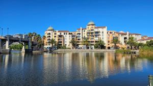 Tầm nhìn suối chảy gần căn hộ