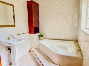 Koupelna v ubytování Patches Place + 23 fotografií