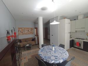 A kitchen or kitchenette at La casa sul mare-Savona