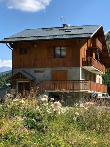 Tòa nhà nơi căn hộ tọa lạc