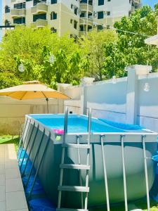 Hồ bơi trong/gần Beautiful 20-Person Villa, Walk to Beach & Market
