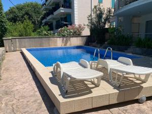 Bassein majutusasutuses Min 4 nights Apartment with swimmingpool, seaview and large terrace, 1st floor min 2 pers või selle lähedal