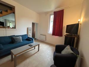 Μια τηλεόραση ή/και κέντρο ψυχαγωγίας στο Maison - La campagne près de la ville