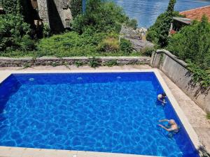 Bassein majutusasutuses Min 4 nights Apartment with swimmingpool, seaview and large terrace, 1st floor min 2 pers või selle lähedal